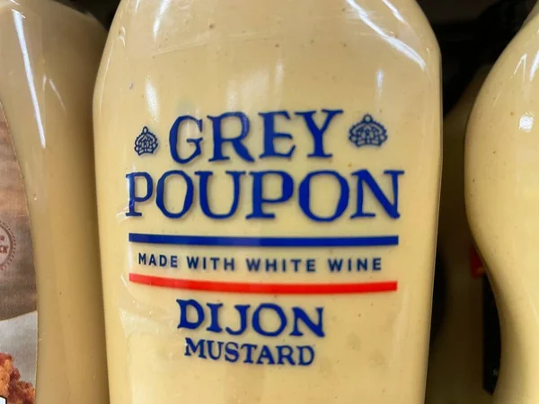 Grovetown, Ga USA - 05: 18 22: Perakende mağazası Grey Poupon Dijon Mustard önü