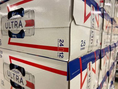 Grovetown, Ga USA - 05: 21 22: Perakende satış mağazası Michelob bira sergisi