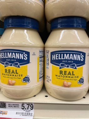 Grovetown, Ga USA - 05: 22 22: Perakende mağazası raf mayonezi Hellmans gerçek ve fiyat