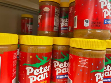 Grovetown, Ga USA - 05: 22 22: Perakende mağazası rafı Peter Pan fıstık ezmesi