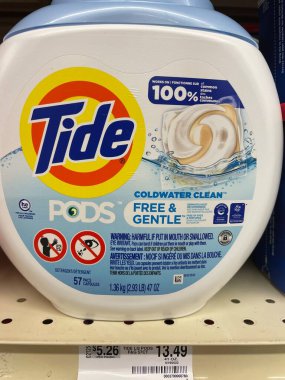 Grovetown, Ga USA - 05: 22 22: Perakende mağazası rafı Tide çamaşır deterjanı ücretsiz