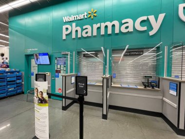 Grovetown, Ga USA - 05: 22 22: Walmart perakende mağazası kapalı yan görünüm