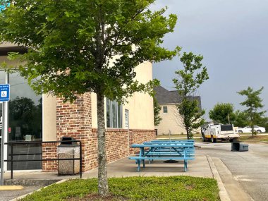 Grovetown, Ga USA - 05: 22: Binanın dışındaki oturma alanı