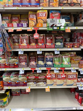 Hephzibah, Ga USA - 04: 30 30 IGA perakende satış mağazası patates püresi bölümü