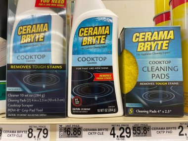 Grovetown, Ga USA - 05: 24 24 22: Perakende satış mağazası Cerama Bryte en iyi aşçı ve en iyi fiyat