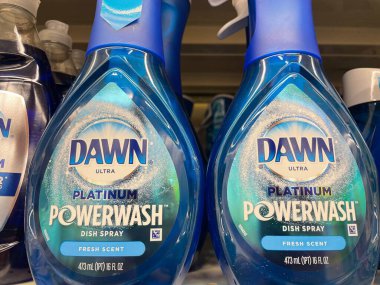 Grovetown, Ga USA - 05: 24 24 22: Perakende mağazası Dawn Bulaşık deterjanı mavi güçlü yıkama