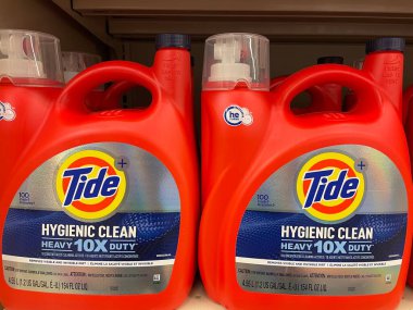 Grovetown, Ga USA - 05: 24 22: Tide çamaşır deterjanı perakende mağazası Hijyenik temizlik 100 yük