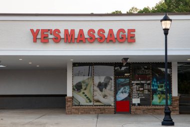 Augusta, Ga USA - 07 25 21: Ye 'nin Asya Masaj Salonu girişi ve imzası