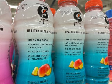 Grovetown, Ga USA - 05: 26 22: Perakende mağazası G Fit Sports hidrasyon içecek yan görünümü Tropikal Mango