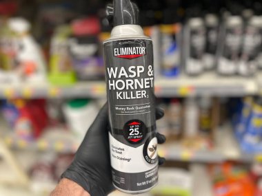 Waynesboro, Ga USA - 05: 26 22: Walmart süpermarket perakende mağazası Wasp ve eşekarısı