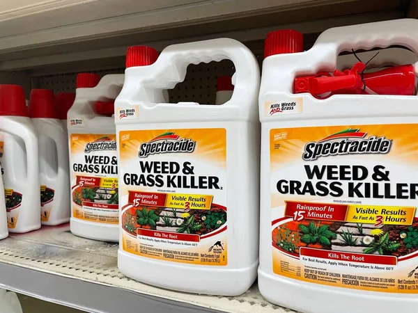 Waynesboro Usa Walmart Supercenter Retail Store Weed Grass Killer Side — Stok Foto