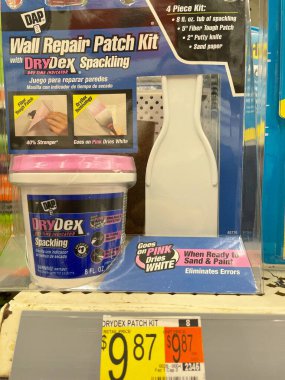 Waynesboro, Ga USA 05 26 22: Walmart perakende mağazası Wall patch tamir kiti DAP