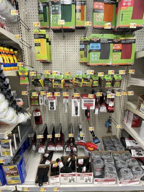 Waynesboro, Ga USA 05 26 22: Walmart perakende mağazası kazıyıcıları ve bıçak duvarı tamir bölümü