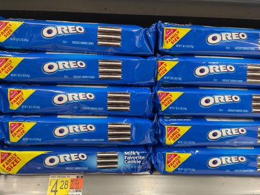 Waynesboro, Ga USA 05 26 22: Walmart perakende satış mağazası veya orijinal kurabiyeler