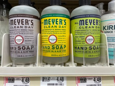 Grovetown, Ga USA - 05: 28 22: Perakende mağazası banyo sabunu yıkama Meyers