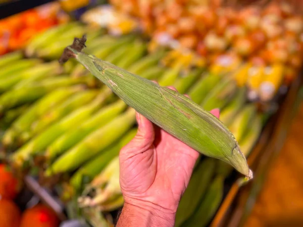 Grovetown Usa Sprzedaż Detaliczna Surowej Kukurydzy Gospodarstwa Strony — Zdjęcie stockowe