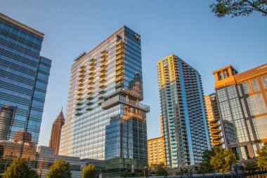 Atlanta, Ga USA - 05: 30 Atlanta Georgia şehir merkezinde yansıtıcı yüzeyleri olan güzel gökdelenler