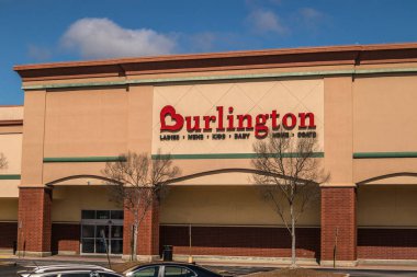 Snellville, Ga USA - 03: 20 Stone Mountain Hwy 'deki Burlington perakende mağazası