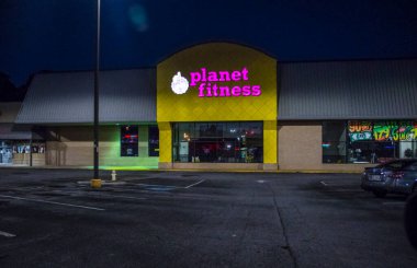 Atlanta, Ga USA - 05: 30 20: Memorial Drive 'da gece Fitness Gezegeni