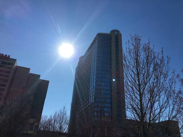 Atlanta Usa Downtown Atlanta Tijdens Felle Vergrendeling Zon Stralen Wolkenkrabber — Stockfoto