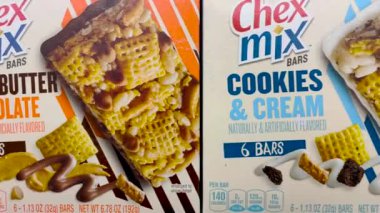 Grovetown, Ga USA - 05: 25 22: Perakende mağazası rafı Chex Mix kahvaltı barları