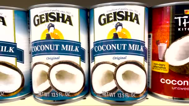 Grovetown Usa Retail Store Shelf Various Asian Branded Canned Coconut — Stockvideo