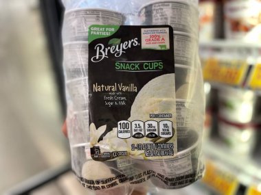 Grovetown, Ga USA - 05: 28 28 22: Perakende satış mağazası Dondurma Breyers kupaları
