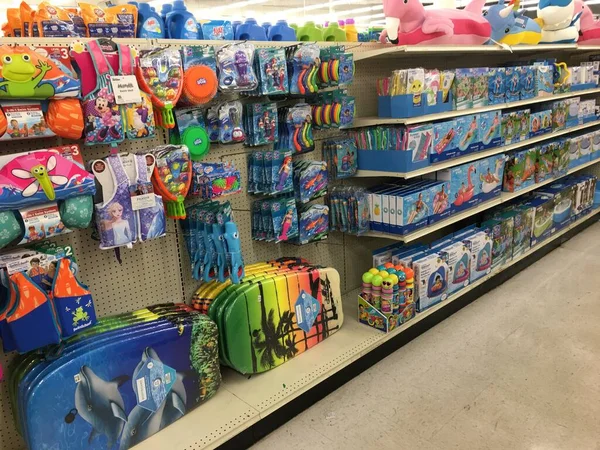 Stone Mountain, Ga USA - 03 25: 20: Big Lots plaj oyuncakları bölümü