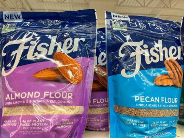 Grovetown, Ga USA - 05 27 22: Perakende mağazası Fisher 'ın çeşitli fındık şekerleri