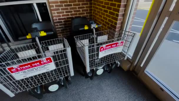 Grovetown Usa Carros Eléctricos Del Mercado Estacionados Entrada Una Tienda — Vídeos de Stock