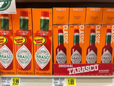 Hephzibah, Ga USA - 06 06 06 06 22: IGA KJs perakende satış mağazası acı sos ve fiyatlar