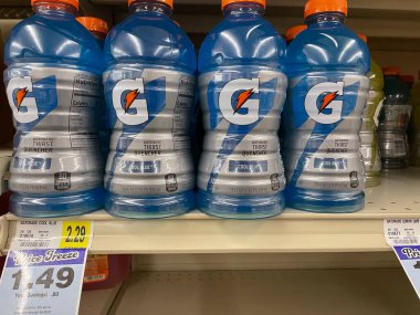 Hephzibah, Ga USA - 06 06 06 06 22: IGA KJs Perakende Gatorade yeni küçültülmüş şişe ve fiyat