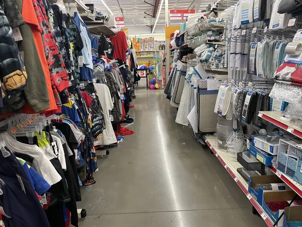 Augusta Usa Family Dollar Retail Store Interior Messy Clothing Area — 图库照片