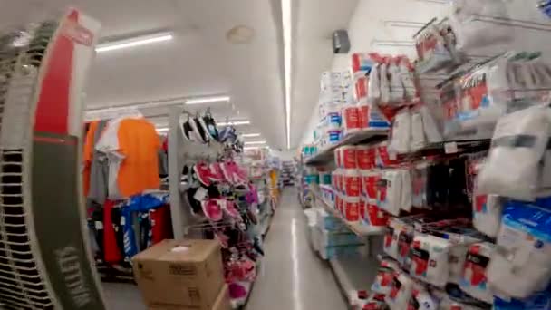 Augusta Usa Aile Doları Perakende Mağazası Çişleri Pov Koridorlara Bakıyor — Stok video