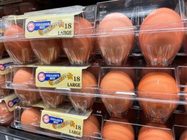 Grovetown, Ga USA - 06 14 22: Egglands Perakende satış mağazası En iyi kafessiz yan görünüm