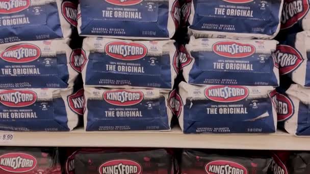 Grovetown Usa Kiskereskedés Kingsford Matchlight Faszén Árcédulák — Stock videók