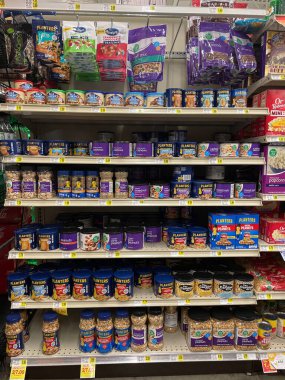 Hephzibah, Ga USA - 06 06 06 22: KJs IGA Market Perakendecisi Fındık Ürünleri Bölümü
