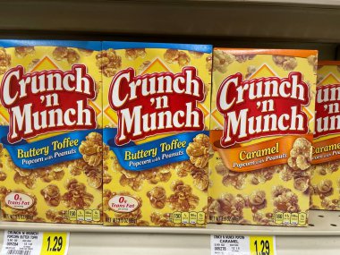 Hephzibah, Ga USA - 06 06 06 06 22: KJs IGA Bakkal Perakende Mağazası Crunch and Munch çeşidi ve fiyatı