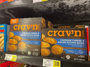 Hephzibah, Ga USA - 06 06 06 06 22: KJs IGA Bakkal Perakende Mağazası Cravn donmuş patates kabukları ve fiyat