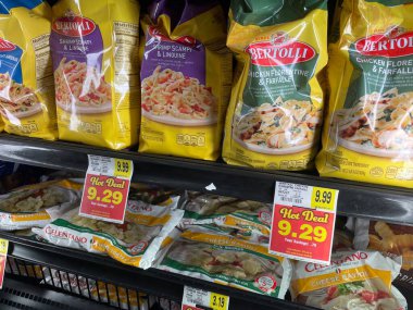 Hephzibah, Ga USA - 06 06 06 06 22: KJs IGA Bakkal Perakende mağazası Bertolli dondurulmuş gıda poşeti fiyatları