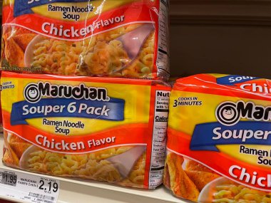 Grovetown, Ga USA - 06 07: 22: Maruchan Ramen 6 paket tavuk ve fiyat