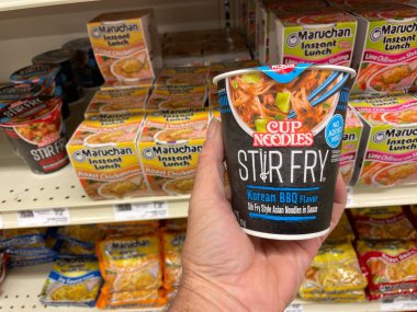 Grovetown, Ga USA - 06 07 22: Perakende marketi Karıştırma