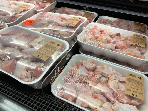 Hephzibah, Ga USA - 06 06 06 06 22: KJs IGA Market Hindi ve domuz eti paketleri