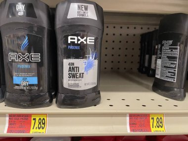Hephzibah, Ga USA - 06 16-22: KJs IGA perakende bakkal deodorantları ve fiyatları AXE