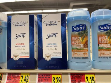 Hephzibah, Ga USA - 06 16-22: KJs IGA perakende bakkal deodorantları ve fiyatları Gizli ve Suave