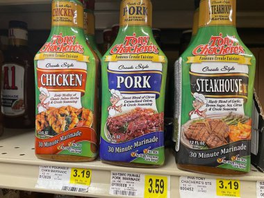 Hephzibah, Ga USA - 06 16-22: KJs IGA perakende satış mağazası Tony Chacheres marinade varyetesi