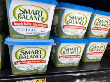 Hephzibah, Ga USA - 06 16-22: KJs IGA perakende satış mağazası tereyağı fiyatları Akıllı Denge hafif