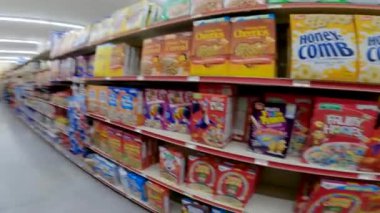 Augusta, Ga USA - 06 14 22: Aile Doları perakende mağazası 