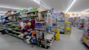 Augusta, Ga USA - 06: 14: 22: Şeker ve açık hava koridorlarındaki Aile Doları perakende mağazası Deterjanı