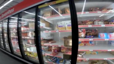 Augusta, Ga USA - 06: 14: 22: Aile Doları perakende satış mağazası Donmuş gıda bölümü